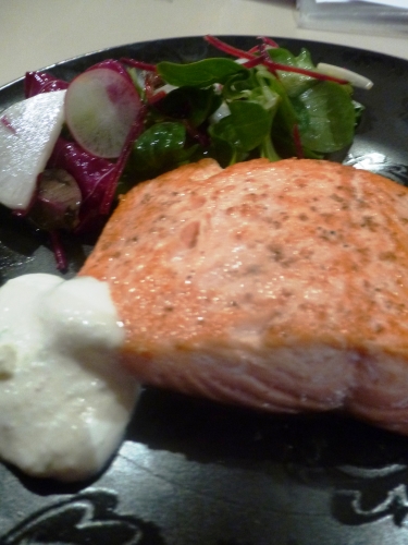 saumon,orkney,salade,radicchio,radis rouges,radis blanc,miel,moutarde,raifort,crème epaisse,huile d'olive au citron,citron vert,citron