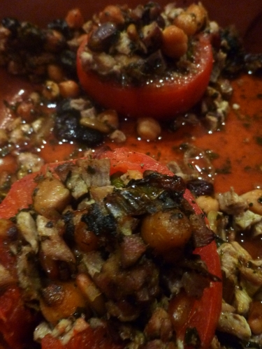 agneau,pignons de pin,raisins secs,pistaches,pois chiches,ail,menthe,coriandre,persil,vinaigre de xères,miel,tomates,jus de citron,cannelle,cumin,clous de girofle