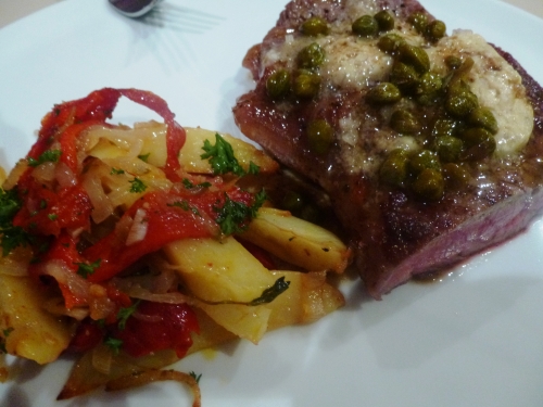 boeuf,anchois,câpres,poivron,pommes de terre,oignons,ail,thym,beurre,echalote,citron