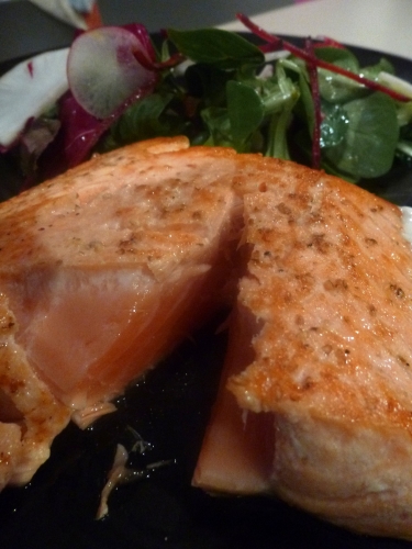 saumon,orkney,salade,radicchio,radis rouges,radis blanc,miel,moutarde,raifort,crème epaisse,huile d'olive au citron,citron vert,citron