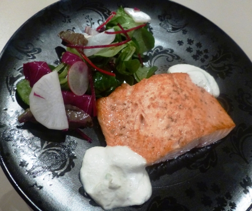 saumon,orkney,salade,radicchio,radis rouges,radis blanc,miel,moutarde,raifort,crème epaisse,huile d'olive au citron,citron vert,citron