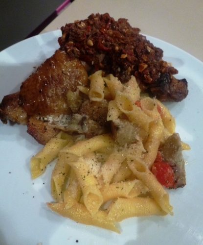 pâtes,garganelli,olives noires,taggiasche,câpres,parmesan,origan,ail,huile d'olive,citron,artichauts,tomates cerises,poulet,amandes,paprika