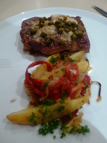 boeuf,anchois,câpres,poivron,pommes de terre,oignons,ail,thym,beurre,echalote,citron