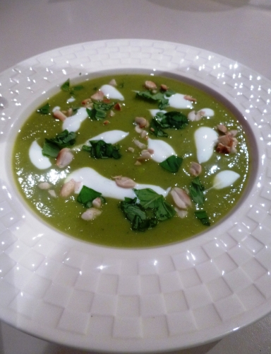 fèves des marais,bouillon de légumes,yaourt,basilic, piment d'espelette, cacahuètes