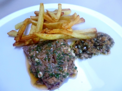 boeuf,anchois,câpres,menthe,fleur de sel,origan,thym,ail,citron vert,oseille,beurre,persil,caponata