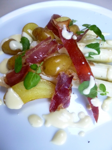 asperges blanches,grenailles,jambon de chalosse,lardo,thym,ail,parmesan,crème,sel maldon,cresson de fontaine