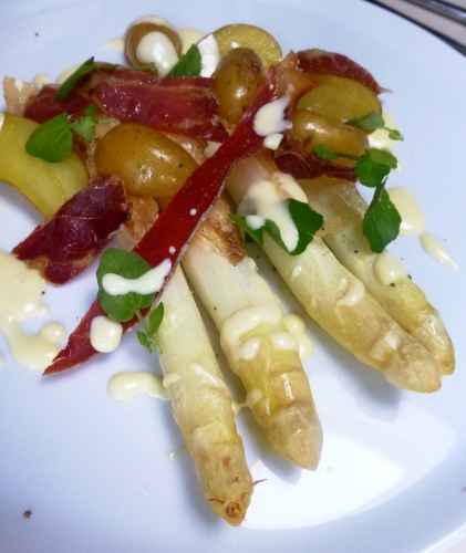 asperges blanches,grenailles,jambon de chalosse,lardo,thym,ail,parmesan,crème,sel maldon,cresson de fontaine