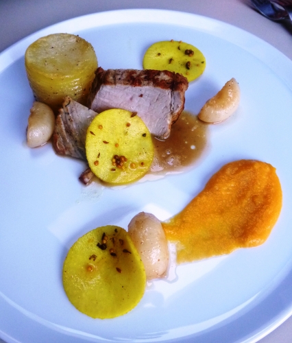 veau,carottes,romarin,estragon,vinaigre d'estragon,fond brun,fond blanc,bouillon de volaille,pommes de terre,graisse d'oie,champignons,chou rave,cardamome,grains de cumin,grains de coriandre,grains de moutarde,jus d'orange,sucre,navets,butternut,crème epaisse,osau iraty,macis,vinaigre de vin blanc,curcuma,curry