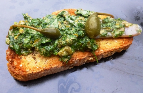 Pain Mulitcéréales, Sardines, Persil Plat, Menthe, Câpres, Ail, Moutarde, Citron, Citron Vert, Huile d'Olive, Gros Sel