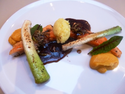 omble chevalier,fleur de sel,beurre,butternut,fond de volaille,crème,parmesan,cinq epices,jeune poireaux,oseille,bouillon de volaille,fumet de poisson,vin blanc sec,vinaigre balsamique,ail,thym,huile d'olive,pommes de terre,crème epaisse