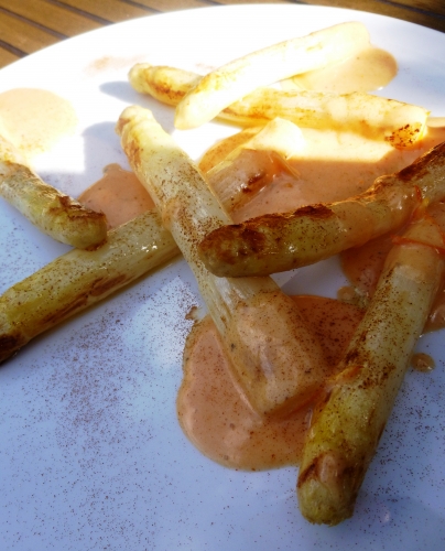 asperges blanches,asperges de malines,oranges sanguines,beurre,cayenne,espresso soluble,laurier,citron,oeufs