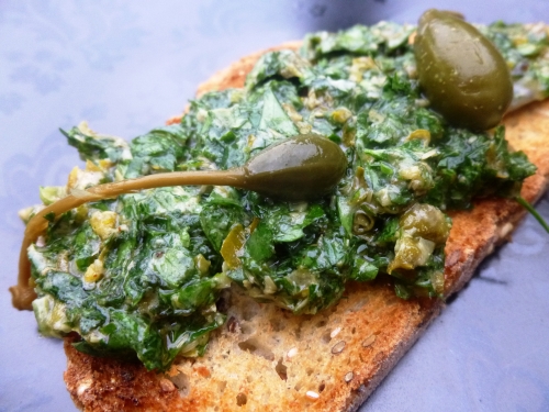 Pain Mulitcéréales, Sardines, Persil Plat, Menthe, Câpres, Ail, Moutarde, Citron, Citron Vert, Huile d'Olive, Gros Sel