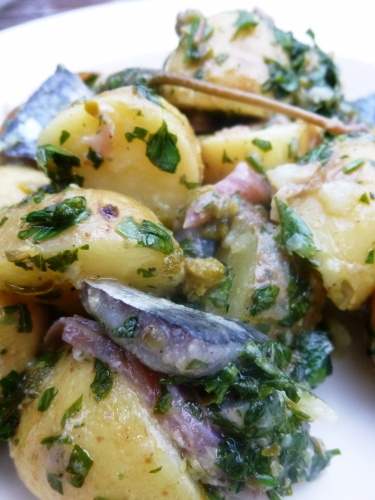 Sardines, Menthe, Persil Plat, Câpres, Moutarde, Huile d'Olive, Ail, Grenailles, Jambon Cru, Citron, Citron Vert