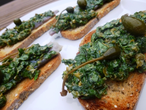 Pain Mulitcéréales, Sardines, Persil Plat, Menthe, Câpres, Ail, Moutarde, Citron, Citron Vert, Huile d'Olive, Gros Sel