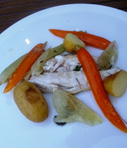 bar de ligne,persil,aneth,thym,laurier,graines de fenouil,fenouil,coriandre,poivre de sechuan,estragon,sel de guérande,oeufs,fleur de sel,grenailles,pommes de terre,graisse d'oie,ail,carottes,orange,citron