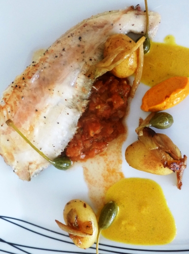 plie,câprons,fenouil,grenailles,tomates,beurre clarifié,vinaigre balsamique,rouille,purée de tomates,safran,vin blanc,fumet de poisson,anchois,crème
