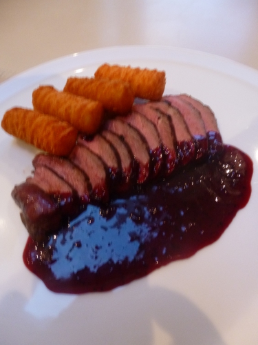 magret,canard,piment d'espelette,cassis,vinaigre de vin à la framboise,vin rouge,fond de volaille,banuyls,echalotes,miel,oranges