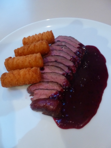 magret,canard,piment d'espelette,cassis,vinaigre de vin à la framboise,vin rouge,fond de volaille,banuyls,echalotes,miel,oranges