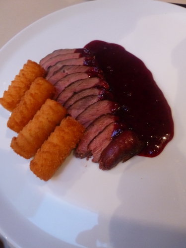 magret,canard,piment d'espelette,cassis,vinaigre de vin à la framboise,vin rouge,fond de volaille,banuyls,echalotes,miel,oranges