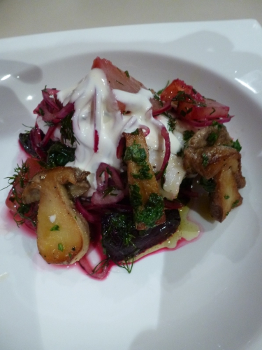 citron,crème epaisse,sandre,carvi,epinards,cèpes,ail,persil,betteraves,chiogga,oignon rouge,aneth,ciboulette,vinaigre de vin rouge,huile d'olive,beurre