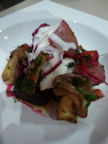 citron,crème epaisse,sandre,carvi,epinards,cèpes,ail,persil,betteraves,chiogga,oignon rouge,aneth,ciboulette,vinaigre de vin rouge,huile d'olive,beurre