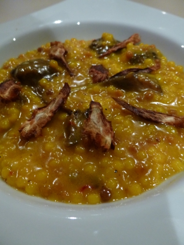 fregola,artichauts,parmesan,safran,bouillon de volaille,os à moële,ail,echalote,thym,crème,beurre