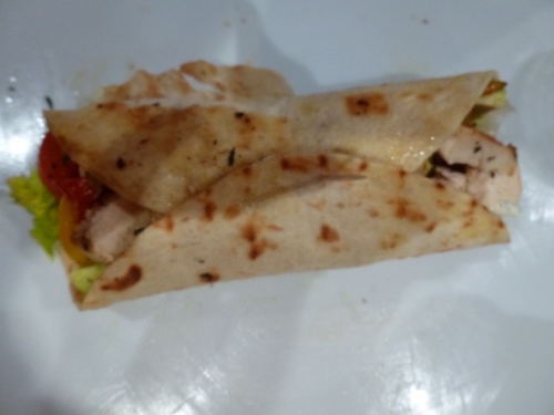 poulet,tortilla,avocat,poivrons,tomates confites,fromage frais,philadelphia,persil plat,ciboulette,thym frais,citron,ail,little gem,salade,huile d'olive