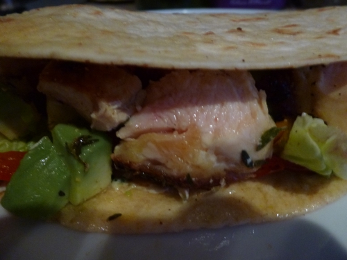 poulet,tortilla,avocat,poivrons,tomates confites,fromage frais,philadelphia,persil plat,ciboulette,thym frais,citron,ail,little gem,salade,huile d'olive