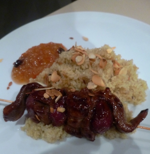 riz basmati,gesiers de canard,aiguillettes de canard,miel,sauce soja,5 epices,gingembre,ail,oignon,echalote,prunes,raisins secs,boskoop,pommes,piment thai,huile de sésame,amandes effilées,bouillon de volaille,girofle,cardamome verte,sucre,tomates,vinaigre de vin blanc