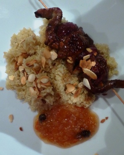 riz basmati,gesiers de canard,aiguillettes de canard,miel,sauce soja,5 epices,gingembre,ail,oignon,echalote,prunes,raisins secs,boskoop,pommes,piment thai,huile de sésame,amandes effilées,bouillon de volaille,girofle,cardamome verte,sucre,tomates,vinaigre de vin blanc