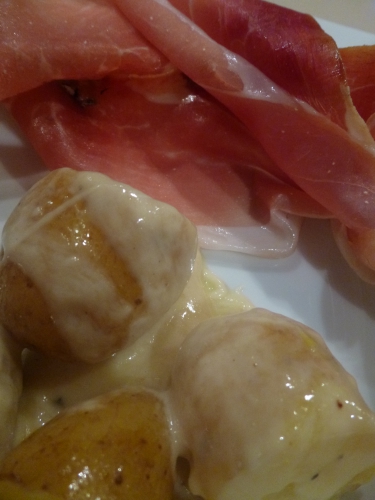 etivaz,vacherin fribourgeois,ail,vin blanc,kirsch,poivre,pain,grenailles,muscade