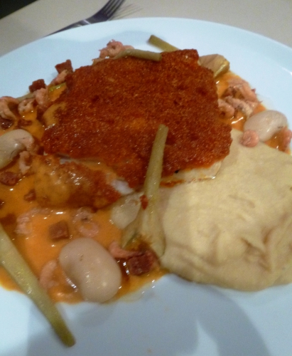 coco blanc,bouillon de volaille,girofle,carotte,oignon,poireau,céleri vert,ail,chorizo,crème,parmesan,chapelure,beurre,crevettes grises,concentré de tomates,cognac,vin blanc,oeufs,cayenne,huile de chorizo,citron,cabillaud,artichauts violets,huile d'olive