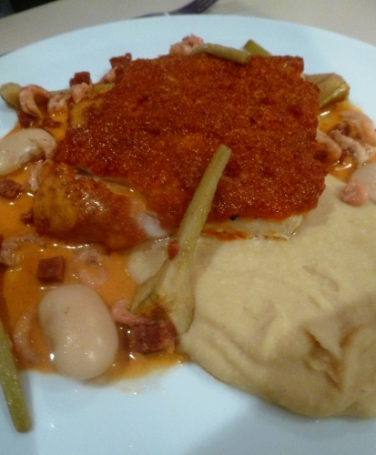 coco blanc,bouillon de volaille,girofle,carotte,oignon,poireau,céleri vert,ail,chorizo,crème,parmesan,chapelure,beurre,crevettes grises,concentré de tomates,cognac,vin blanc,oeufs,cayenne,huile de chorizo,citron,cabillaud,artichauts violets,huile d'olive