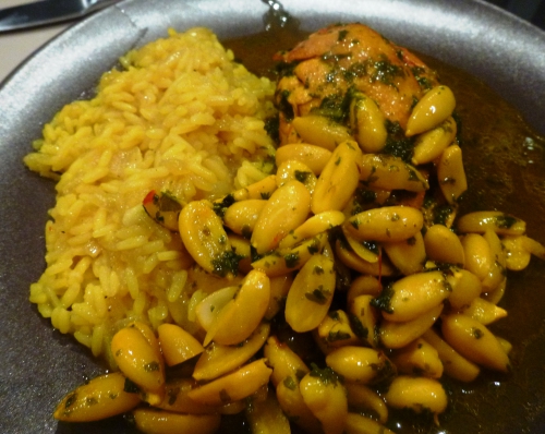 poulet,amandes,persil,oignons,riz,safran,cannelle,gingembre,beurre clarifié,huile d'olive