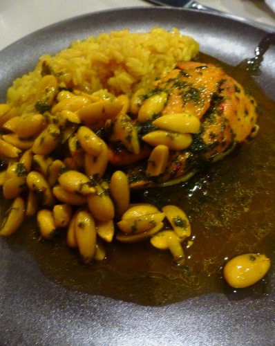 poulet,amandes,persil,oignons,riz,safran,cannelle,gingembre,beurre clarifié,huile d'olive