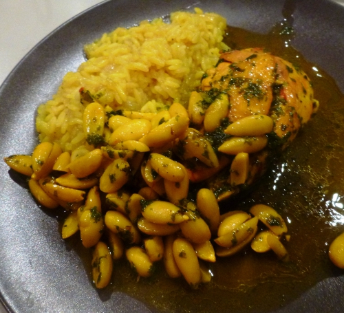 poulet,amandes,persil,oignons,riz,safran,cannelle,gingembre,beurre clarifié,huile d'olive