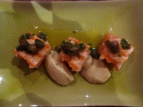 saumon,citron,huile d'olive,câpres,origan,ail,pain,amandes