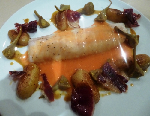 cabillaud,grenailles,citron,artichaut,oranges sanguines,echalote,citronelle,beurre,oeuf,vin blanc sec,carotte,poireau,céleri,oignon,ail,thym,romarin,laurier,jambon cru espagnol,jabugo,lard de jambon,coriandre,sucre de canne,vinaigre de miel,miel,orange,bouillon de volaille,persil