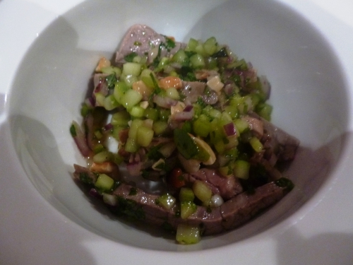 Boeuf, Limousin, Citron, Citron Vert, Concombre, Piments Verts Thaï, Coriandre, Menthe, Oignon Rouge, Huile de Sésame, Ail, Sauce d'Huitre, Noix de Cajou