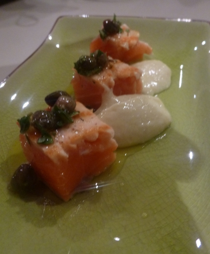 saumon,citron,huile d'olive,câpres,origan,ail,pain,amandes