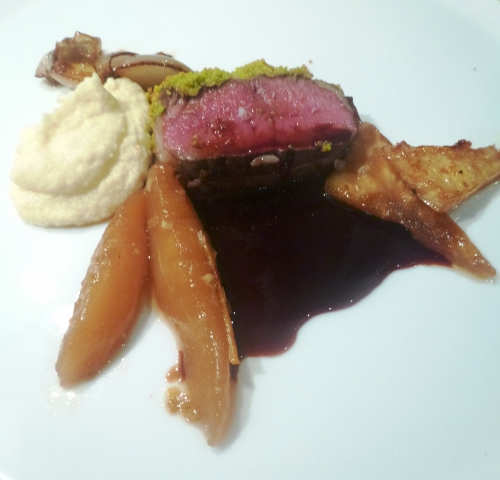 céleri rave,bouillon de volaille,lait,vin blanc sec,thym,xanthane,piment d'espelette,fond brun,sel de céleri,poires conférence,sherry dry demi sec,citron vert,orange,citronelle,sirop de gingembre,sauce soja,beurre,echalote,chevreuil,pistaches,panko,parmesan,vinaigre balsamique,vin rouge,porto,fond brun de gibier,laurier,poivre du kerala,gelée de sureau,chocolat,valrhona,beurre clarifié