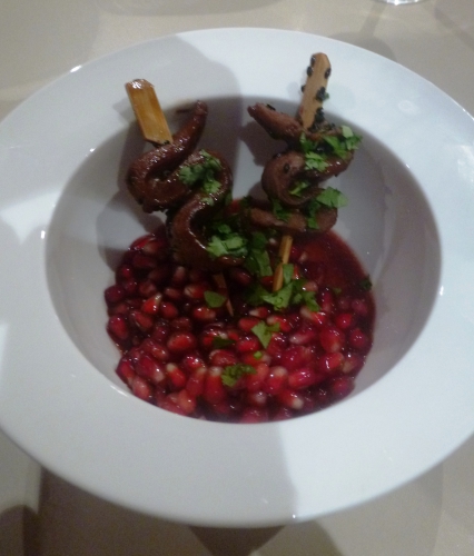 saké,mirin,sauce soja,sucre en poudre,canard,aiguillettes de canard,citron vert,citronelle,gingembre,sésame noir,coriandre,sambal oelek,huile de sésame,poivre de sichuan,grenades,sucre cassonade,crème balsamique