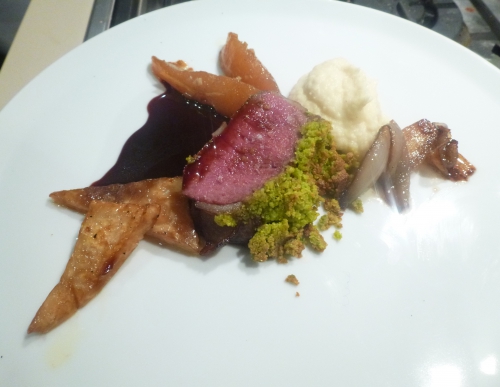 céleri rave,bouillon de volaille,lait,vin blanc sec,thym,xanthane,piment d'espelette,fond brun,sel de céleri,poires conférence,sherry dry demi sec,citron vert,orange,citronelle,sirop de gingembre,sauce soja,beurre,echalote,chevreuil,pistaches,panko,parmesan,vinaigre balsamique,vin rouge,porto,fond brun de gibier,laurier,poivre du kerala,gelée de sureau,chocolat,valrhona,beurre clarifié