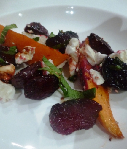 gésiers de canard,vinaigre balsamique,vinaigre de xères,patate douce,piment d'espelette,betteraves,fond de volaille,miel,feta,menthe,bergamote,épices barbecue,fleur de sel