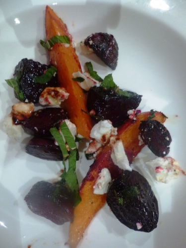 gésiers de canard,vinaigre balsamique,vinaigre de xères,patate douce,piment d'espelette,betteraves,fond de volaille,miel,feta,menthe,bergamote,épices barbecue,fleur de sel