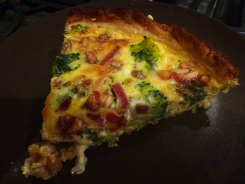 gorgonzola,champignons,brocoli,pignons de pin,noix,jambon cru,oeufs,piment d'espelette,crème