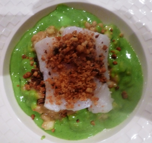 skrei,crevettes grises,bouillon de volaille,riz carnarolli,echalote,vin blanc sec,parmesan,crème epaisse,citron,granny smith,gomme xanthane,yaourt grec,ail,cresson de fontaine,arachides,amandes,pourpier