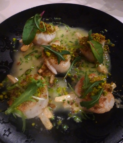 seigle,pistaches,coquilles,scorceneres,mycrio,ciboulette,sherry,beurre,mimolette,crème,citron,muscade,roquette,frisée,amontillado