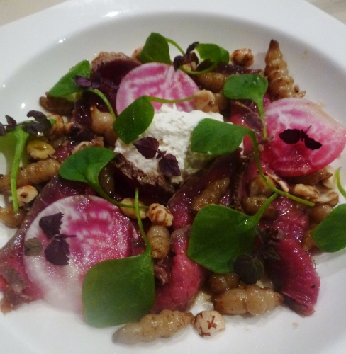 boeuf,limousin,huile de tournesol,gros sel,fleur de sel,poivre de dijon,bouillon de boeuf,vinaigre de vin rouge,raifort,crème epaisse,crème liquide,feuilles de moutarde,pourpier,shiso pourpre,noisettes,crosnes,citron,betterave shiogga