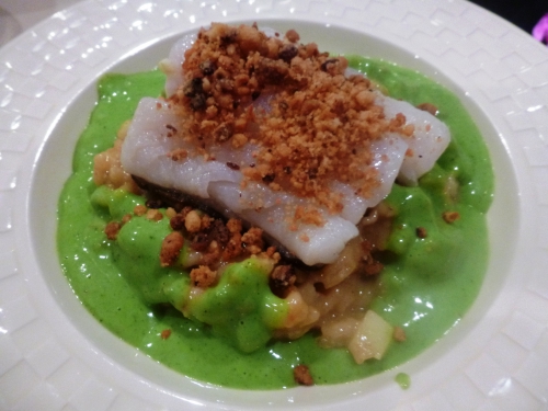 skrei,crevettes grises,bouillon de volaille,riz carnarolli,echalote,vin blanc sec,parmesan,crème epaisse,citron,granny smith,gomme xanthane,yaourt grec,ail,cresson de fontaine,arachides,amandes,pourpier